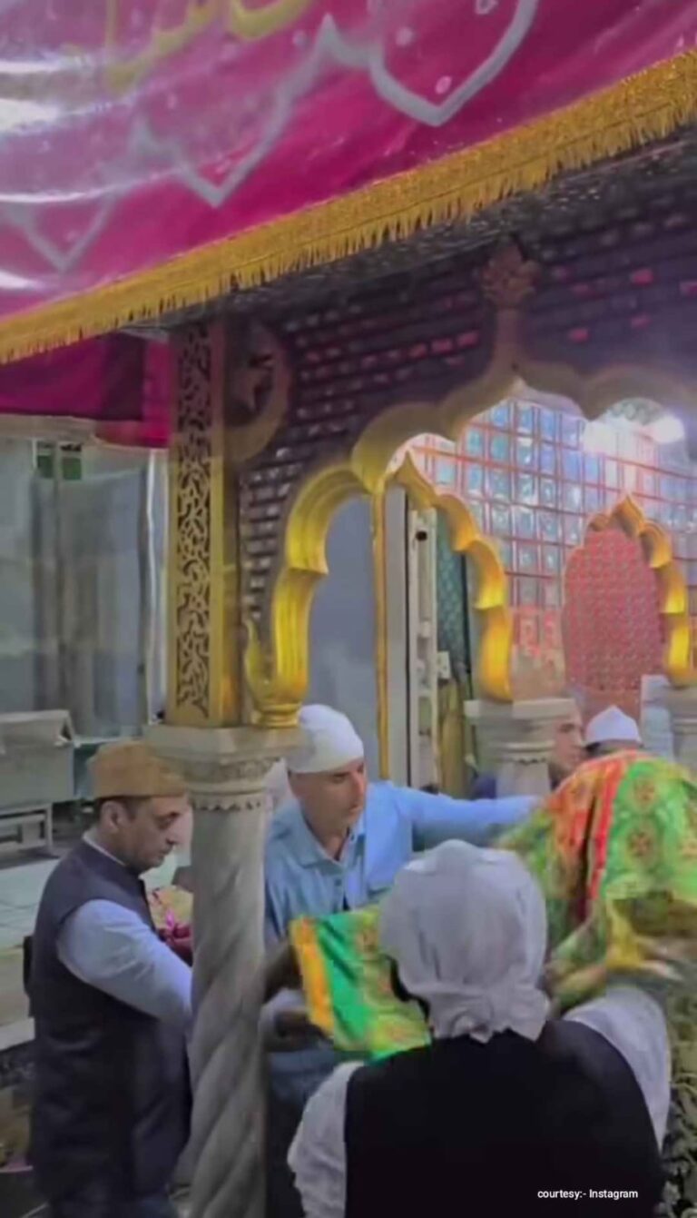 akshay kumar donate 1.21cr for haji ali dargah